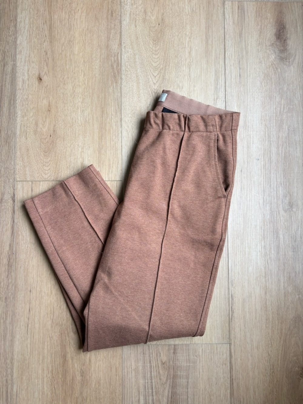 Everlane The Dream Pant Cropped Straight-Leg Pants in Camel Brown